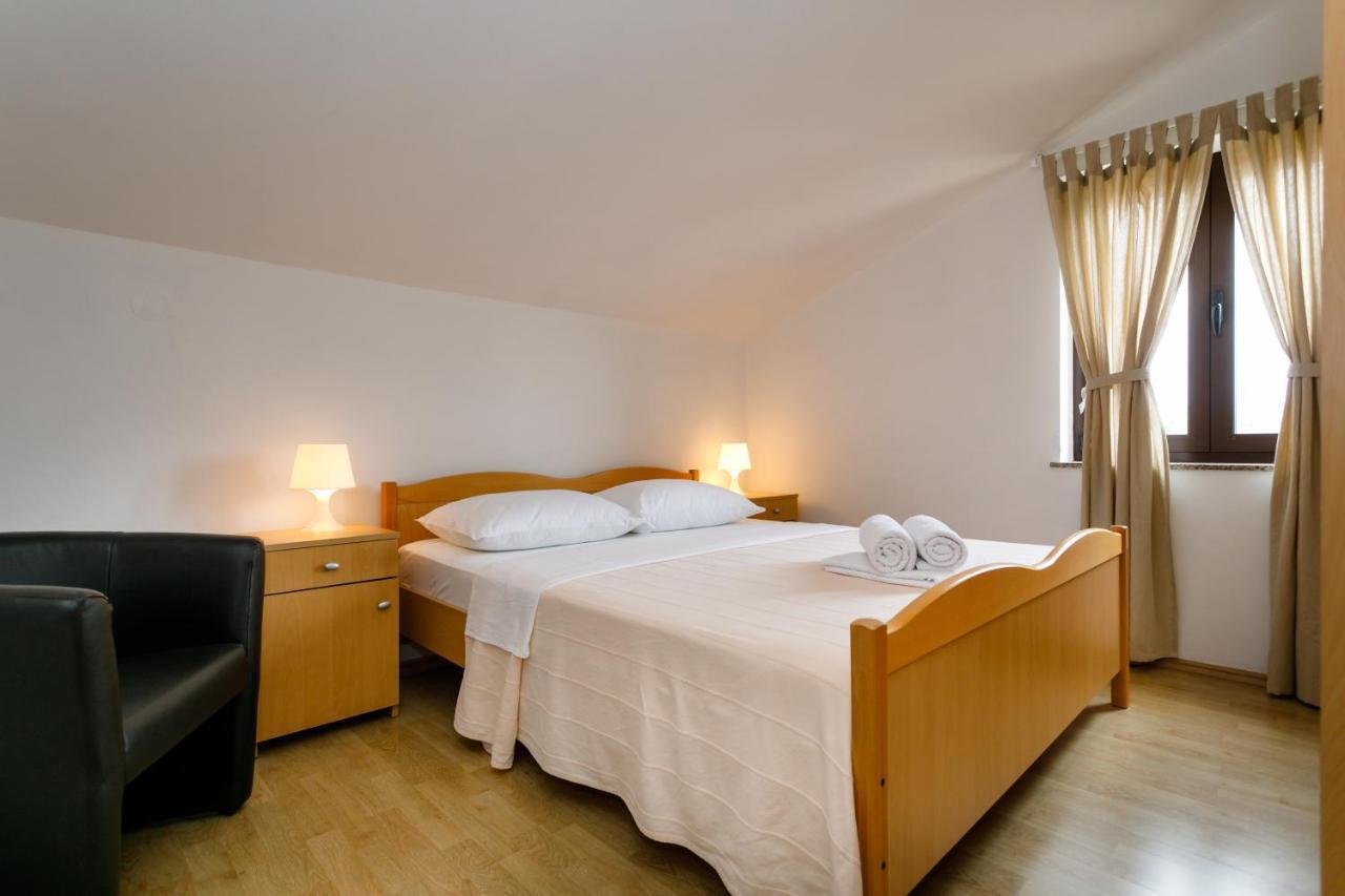 Apartman Sintic Krk Town Exterior foto