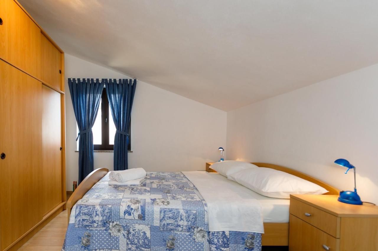 Apartman Sintic Krk Town Exterior foto