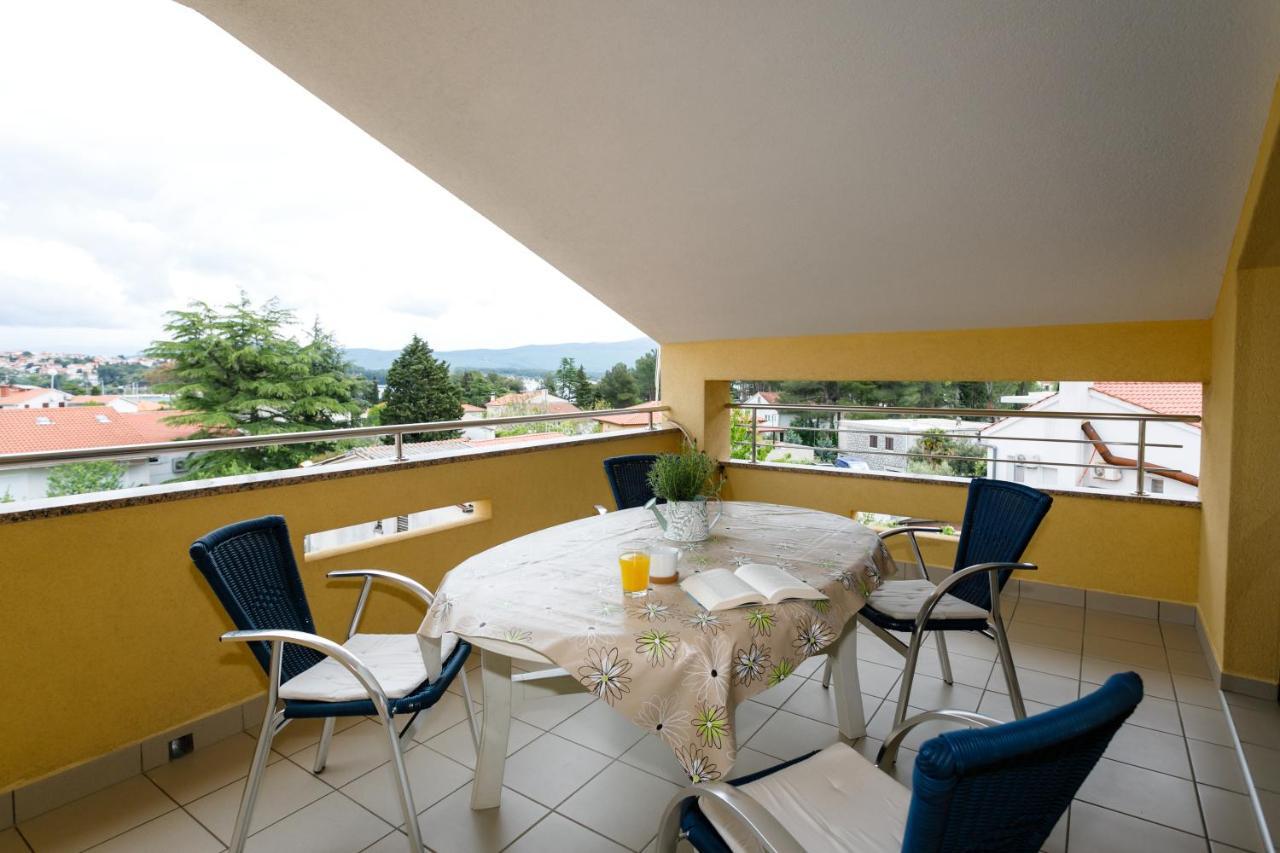 Apartman Sintic Krk Town Exterior foto